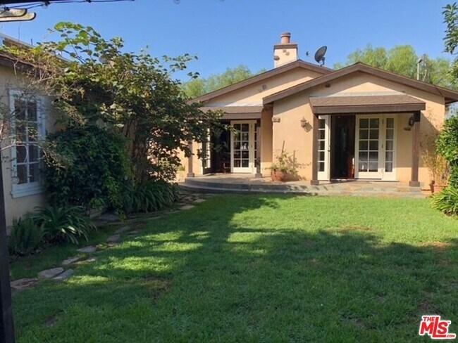 Building Photo - 4224 Beethoven St