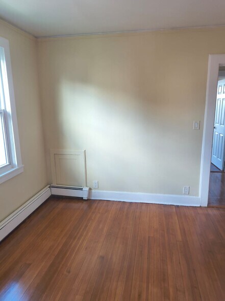 Building Photo - 637 S 8th Ave