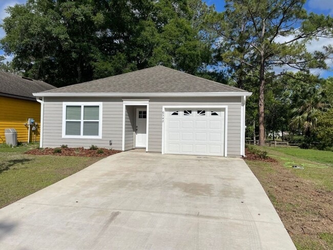 Building Photo - 3/2 in Turkey Creek!
