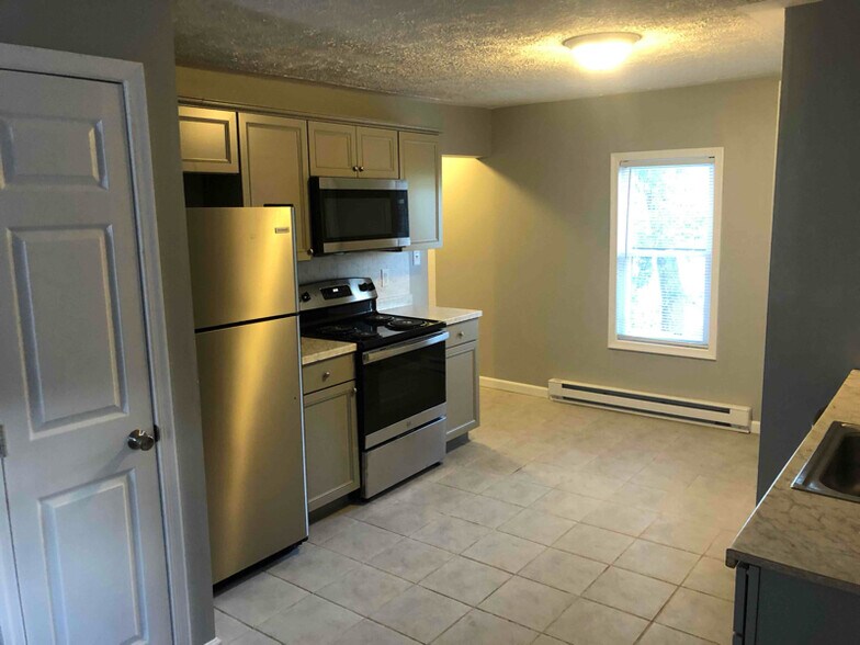 Building Photo - 527 Charles St