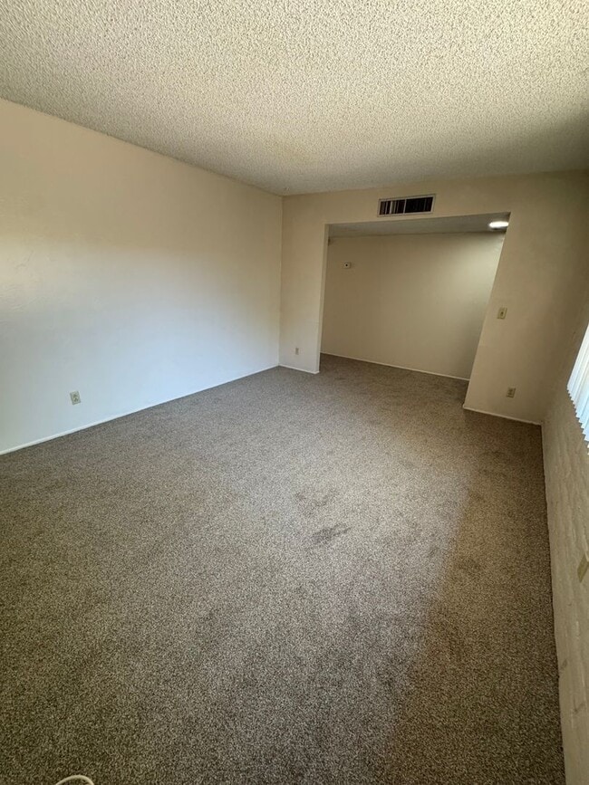 Building Photo - 4549 E Bellevue St