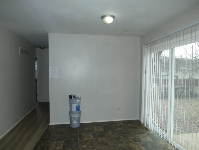 Building Photo - 5045 NE 56th Pl