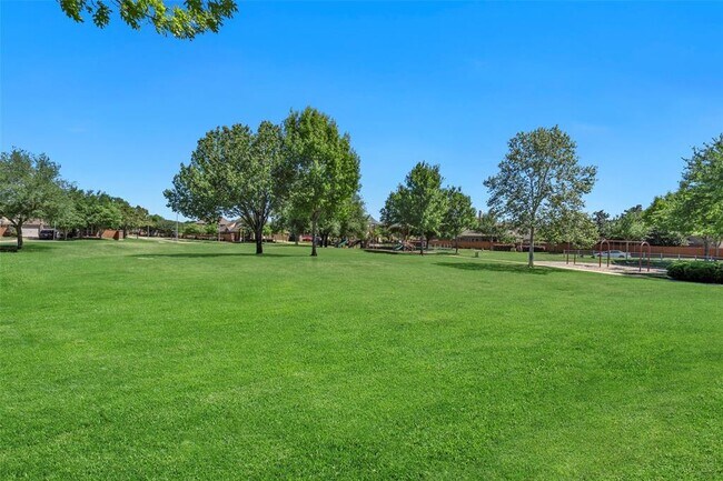 Building Photo - 17638 Cleeves Dr