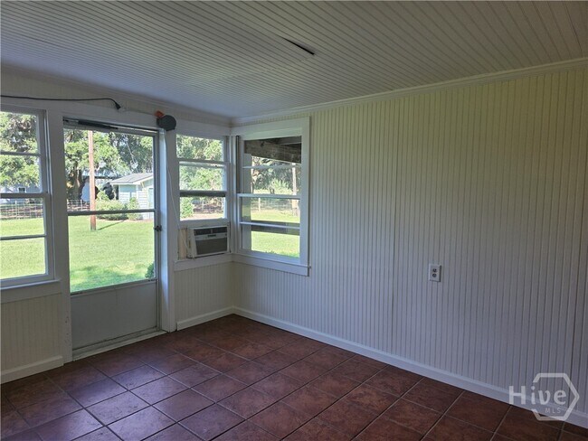 Building Photo - 807 Pound Rd
