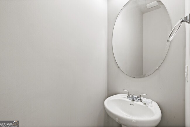 Building Photo - 5884 Little River Rd