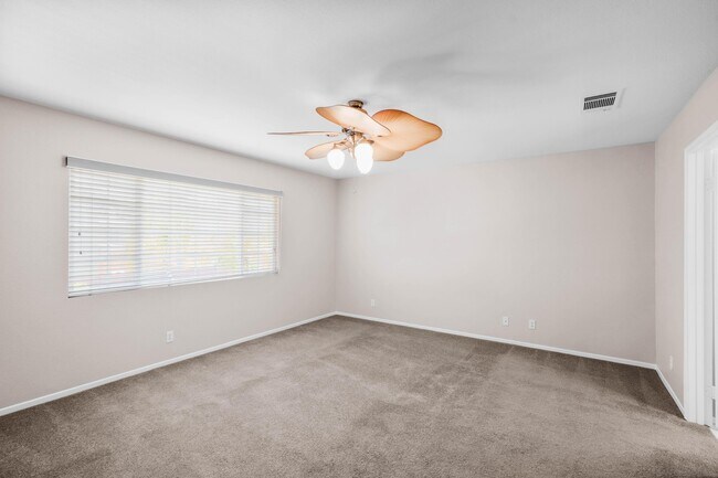 Building Photo - 42028 Pine Needle St