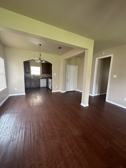 Building Photo - 701 Frame St