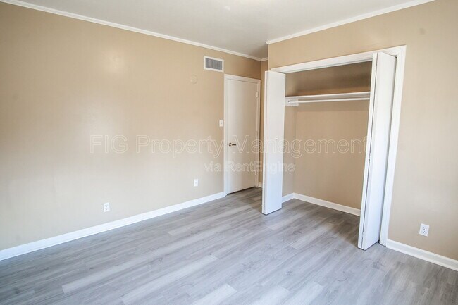 Building Photo - 113 Louella Dr