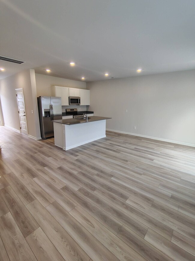Building Photo - 725 Big Bnd Ct