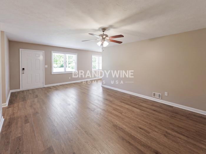 Building Photo - 2150 Moon Dr SW