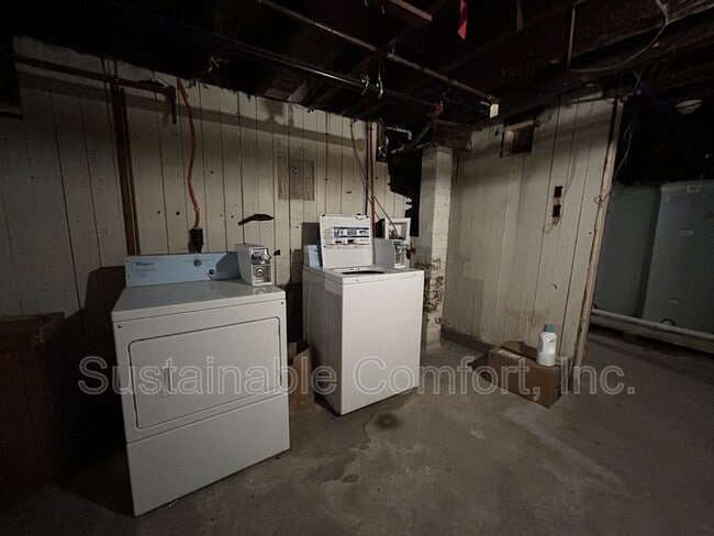 Building Photo - 36 Roxbury St