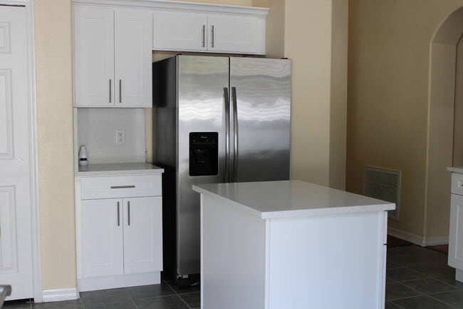 Building Photo - 353 Heather Hills Dr