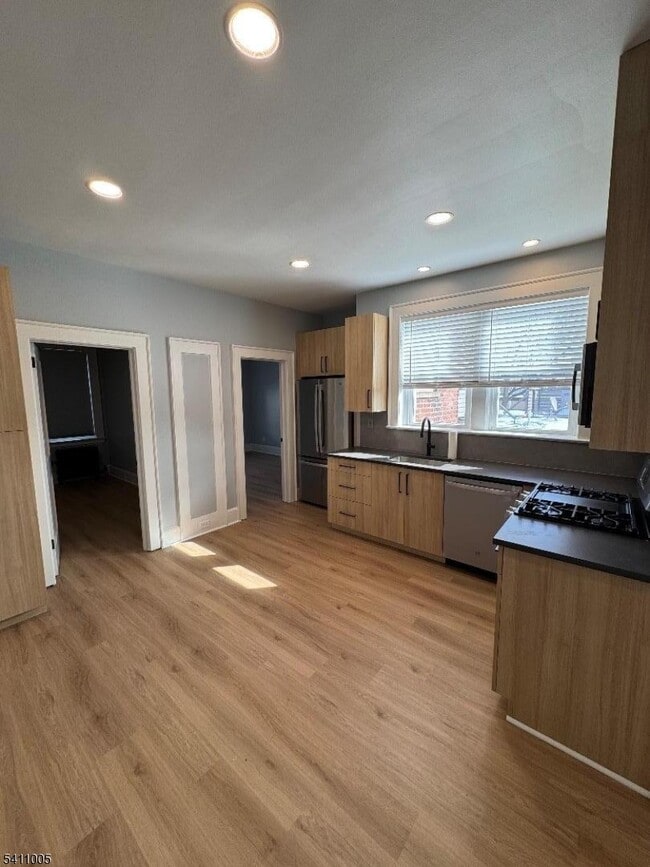 Building Photo - 630 Bloomfield Ave