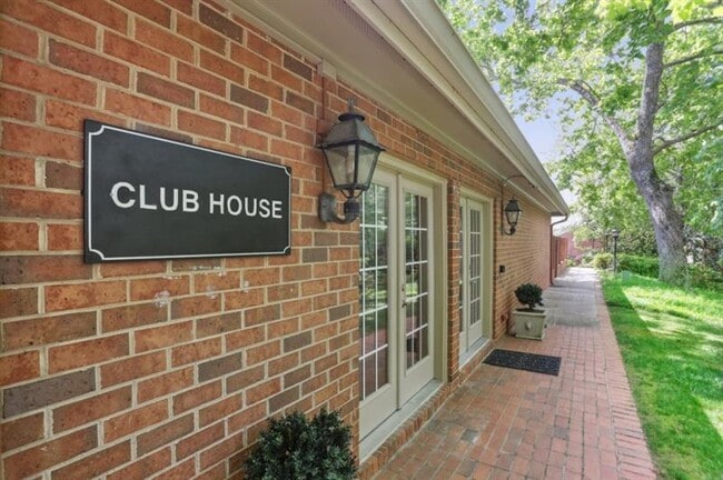 Building Photo - 49 Willow Glen NE