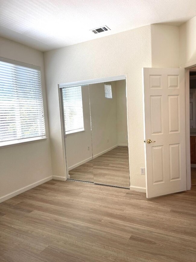 Building Photo - 1065 Rockport Ave