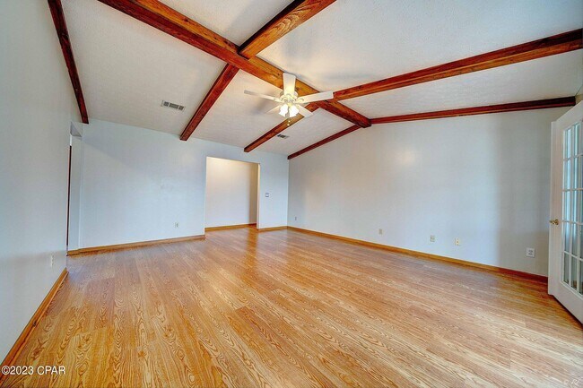 Building Photo - 2422 Thames Dr