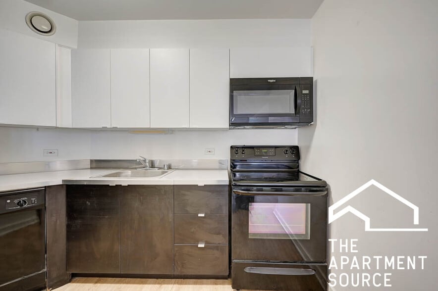 Building Photo - 1111 N Dearborn St