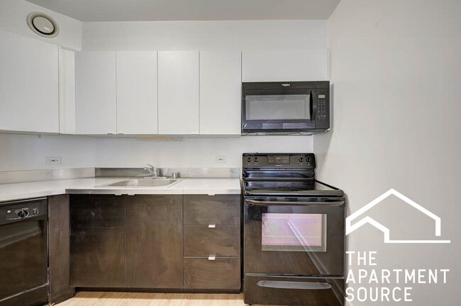 Building Photo - 1111 N Dearborn St