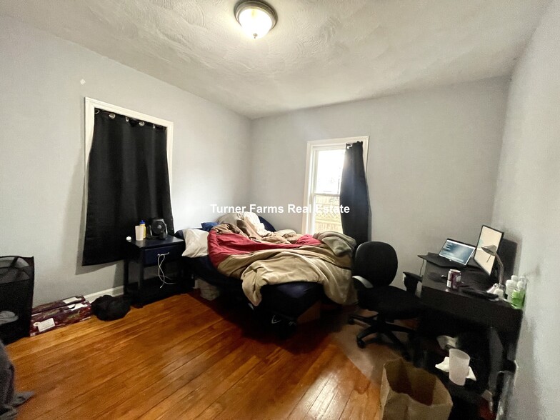 Building Photo - 48 Derby St