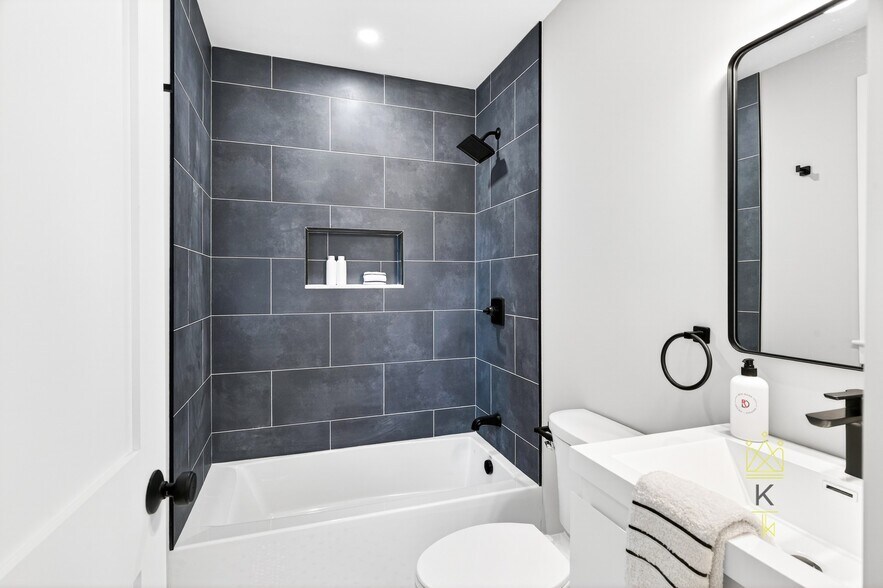 Building Photo - 584 Cambridge St