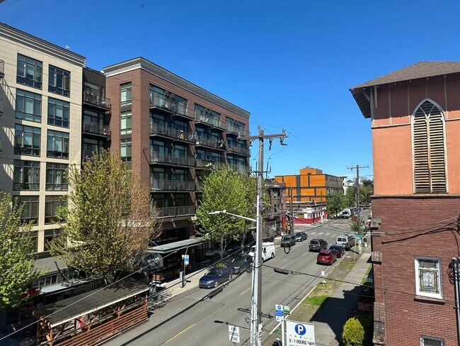 Primary Photo - $3,200 / 1700ft2 - Prime Office Space for ...