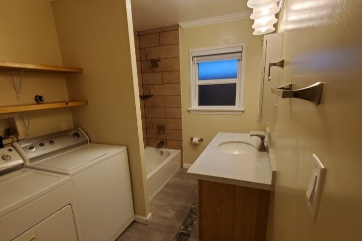 Building Photo - 421 N Ditmar St