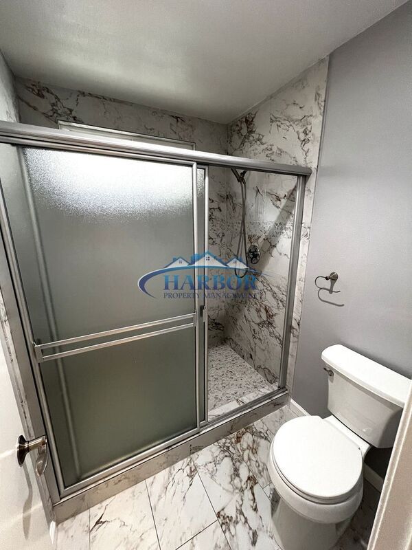 Building Photo - 4565 W 132nd St