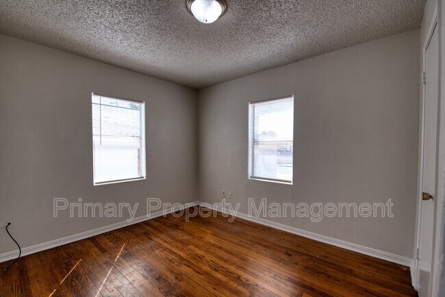 Building Photo - 2480 NW 39th Terrace