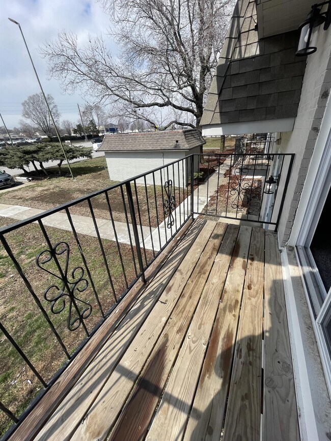 Building Photo - 1200 NW Hwy 7