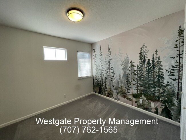 Building Photo - 1453 Woodside Cir
