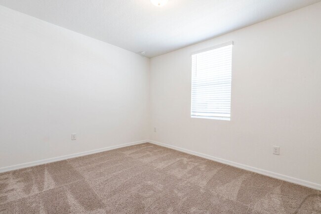 Building Photo - 4/3  Lawson Dunes in Haines City