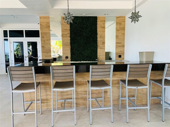 Building Photo - 801 Brickell Key Blvd