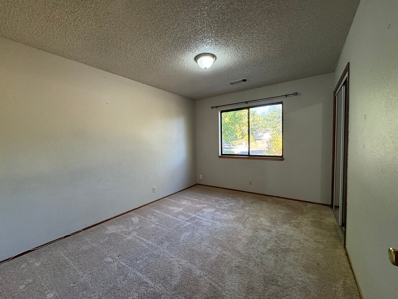 Building Photo - 2672 Sanford Ct