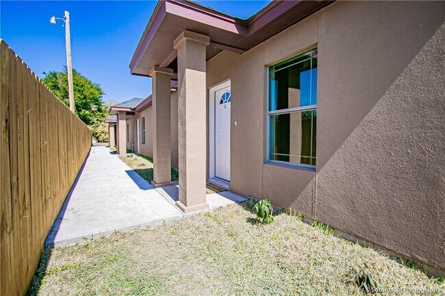 Primary Photo - 16 W Dallas Ave