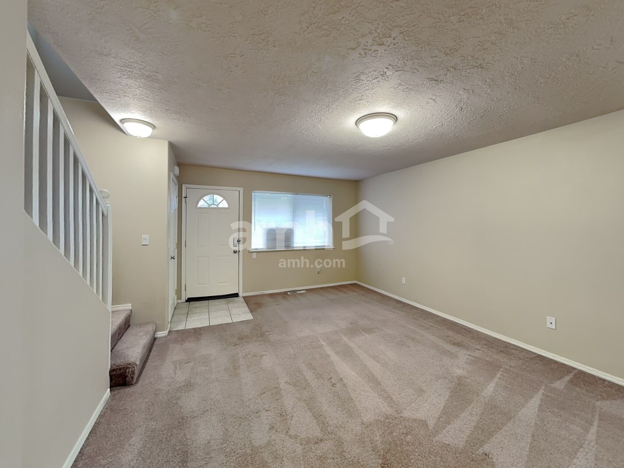 Building Photo - 2285 NW McGarey Dr