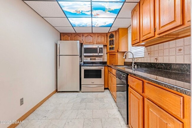 Building Photo - 100 Silver Beach Ave