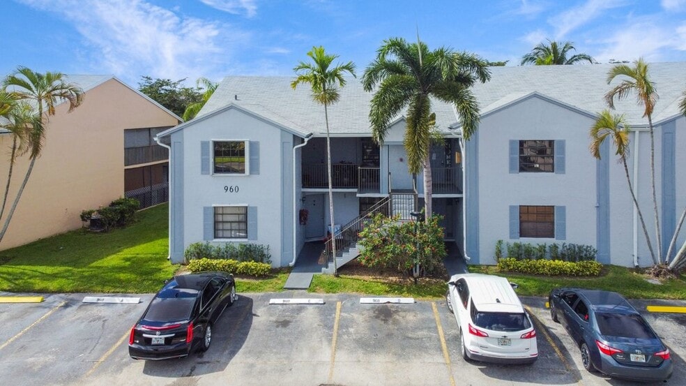 Building Photo - 960 N Franklin Ave