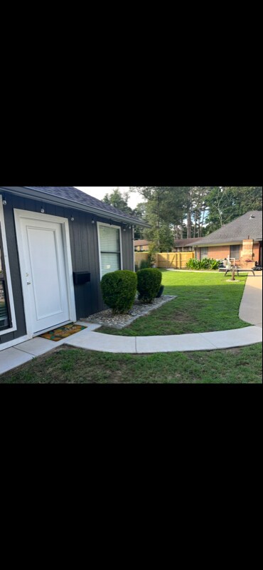 Building Photo - 10842 Knollwood Dr