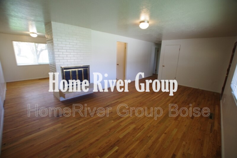 Building Photo - 325 Franklin Park Dr