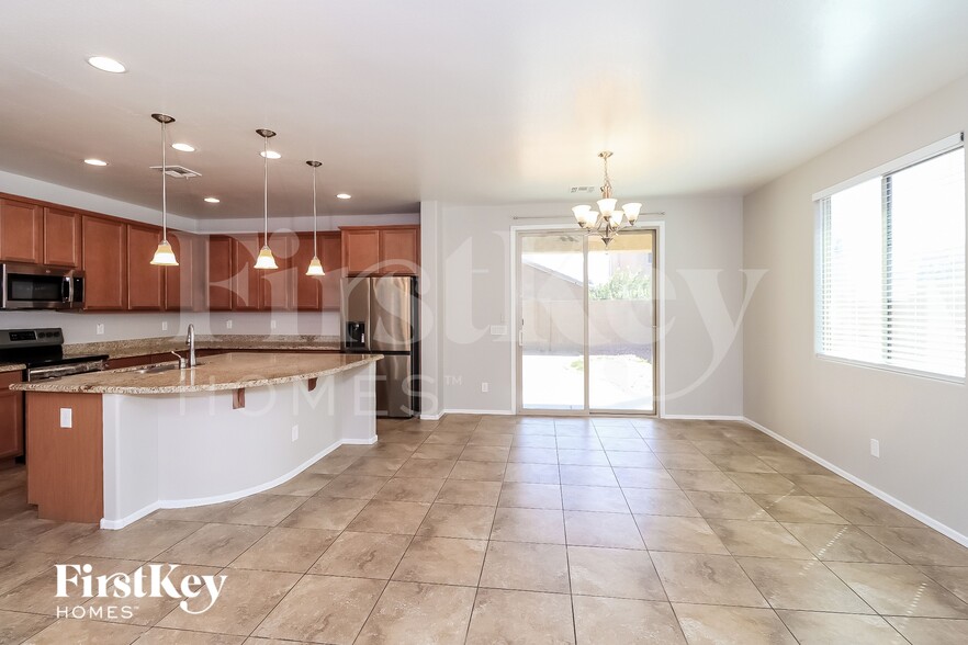 Building Photo - 5027 W St Catherine Ave