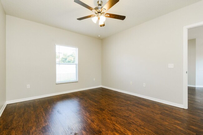 Building Photo - 536 Bromley Ct