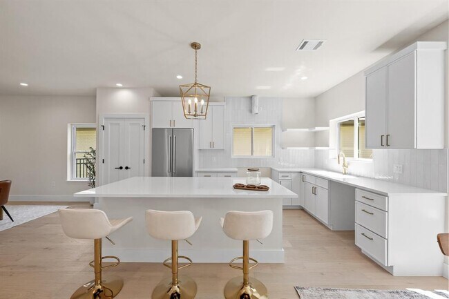 Building Photo - 13 Autumn Oaks Dr