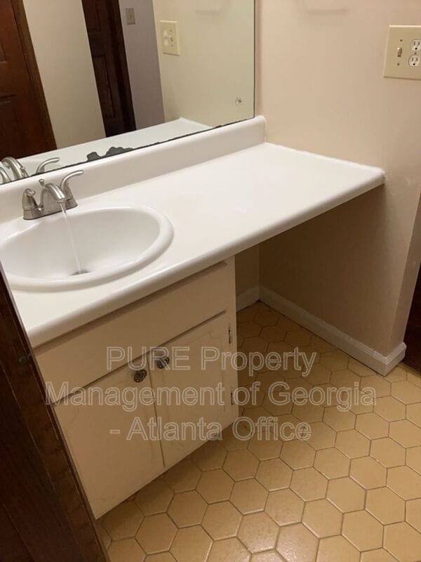 Building Photo - 774 Rogers Way SW