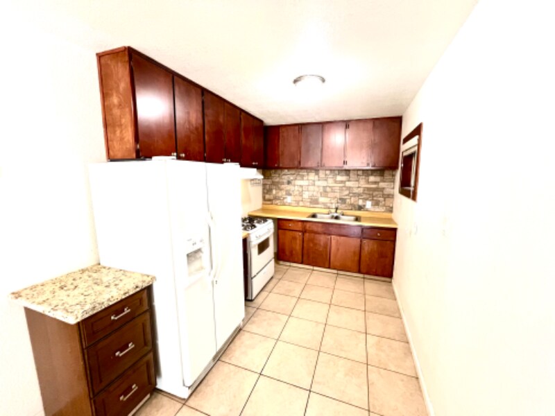 Building Photo - 2975 Sacramento Ave