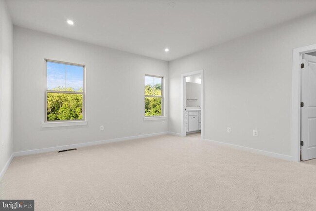 Building Photo - 1043 Venifena Terrace SE