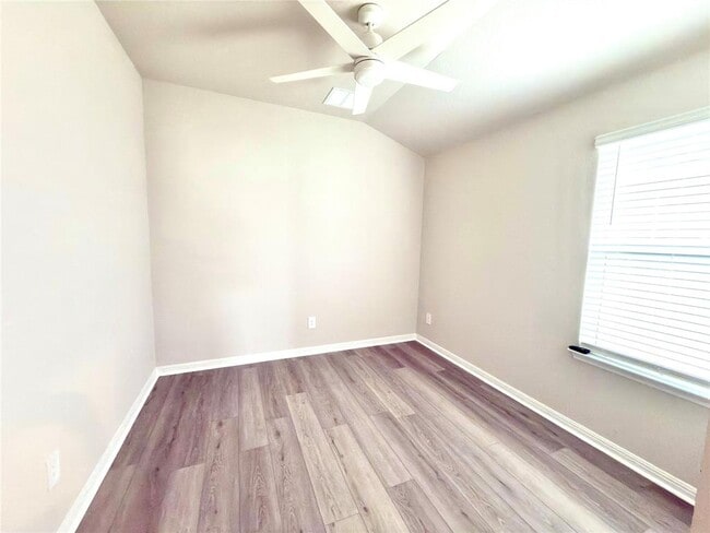 Building Photo - 310 Fossil Dr