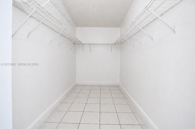 Building Photo - 6326 SW 139th Ct