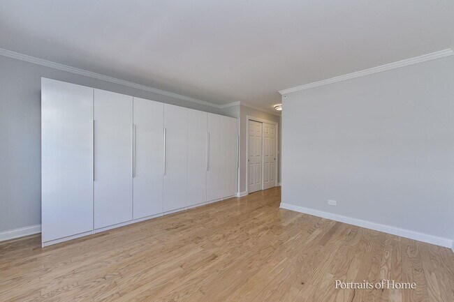 Building Photo - 850 Shandrew Dr