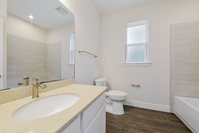 Building Photo - 4372 Laurina St