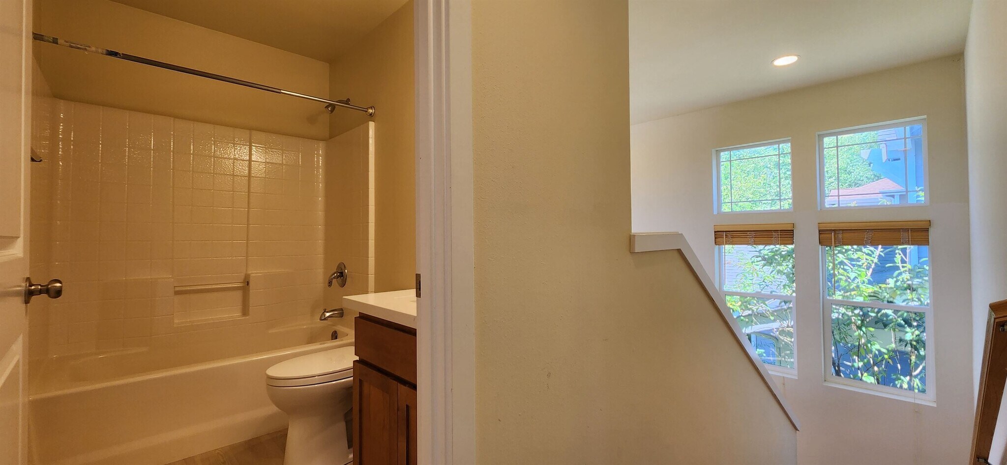 Building Photo - 2567 NE Kensington Ct